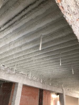 Aplicación de falsos techos independientes