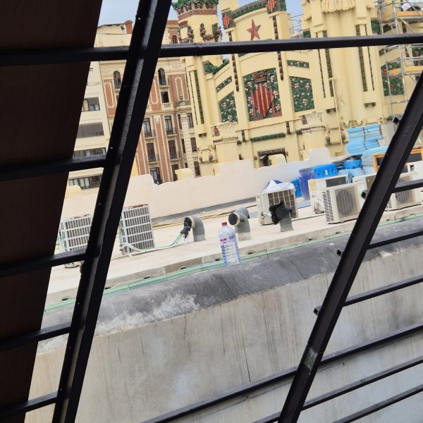 Cimbra de la estación de Valencia vista desde el exterior